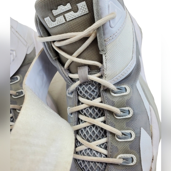 Nike Zoom Soldier 8 Lebron Basketball Shoes Youth 6 Y White Gray Hi Top Athletic - Picture 6 of 14